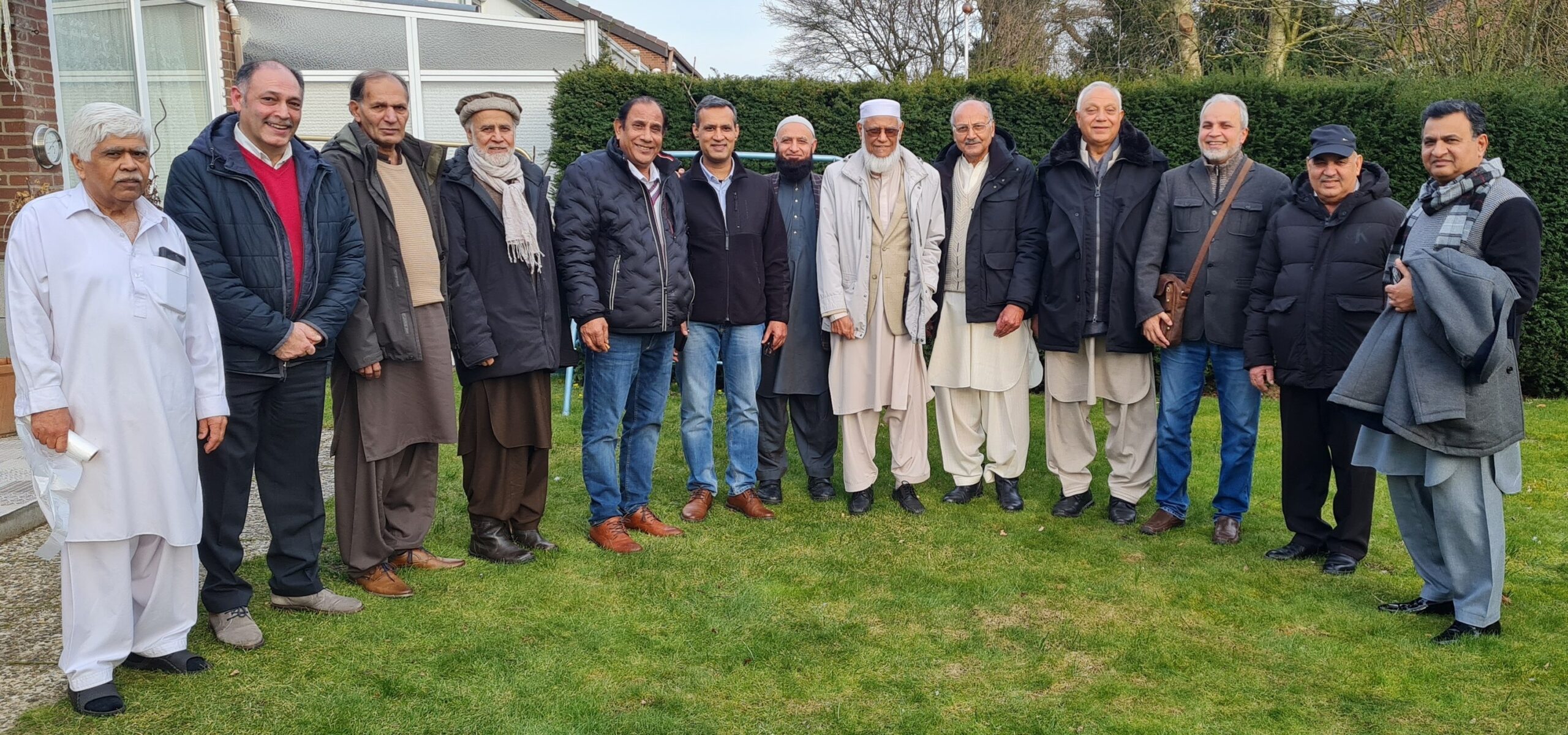 friends-gathering-group-img-14