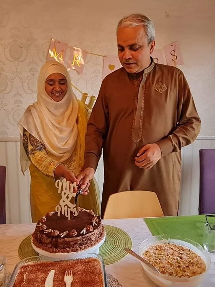 anniversary-omerkamal-with-wife-img-04